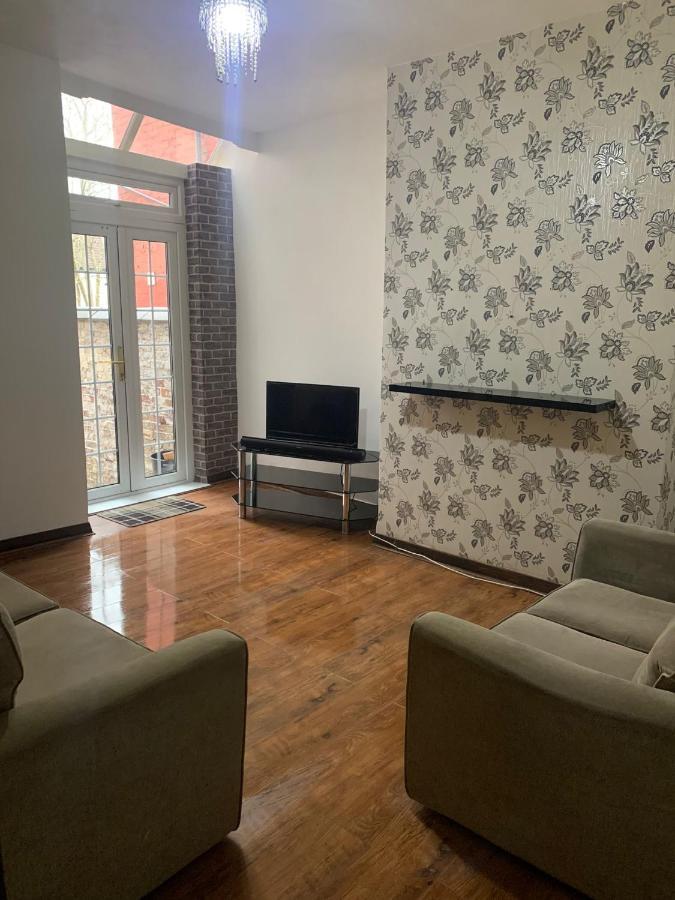 3/4 Bedroom House Манчестър Екстериор снимка