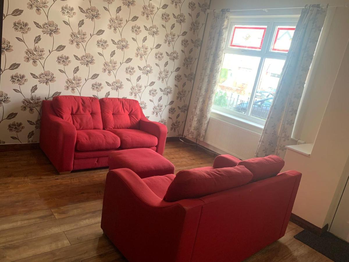 3/4 Bedroom House Манчестър Екстериор снимка